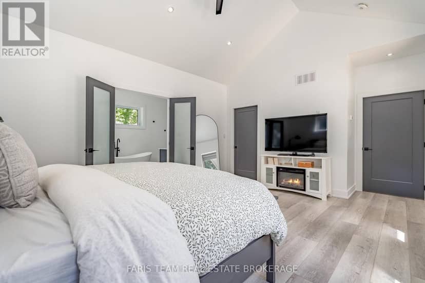 50 Beaufort Crescent — photo 17 of 36