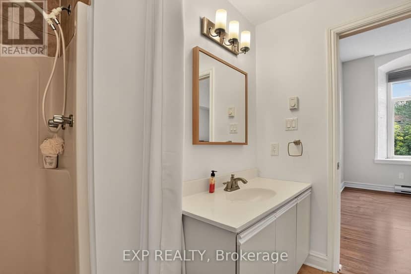 405 - 1 Rosamond Street E — photo 21 of 40