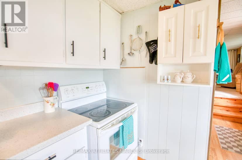 54 Thompson Lane — photo 11 of 33