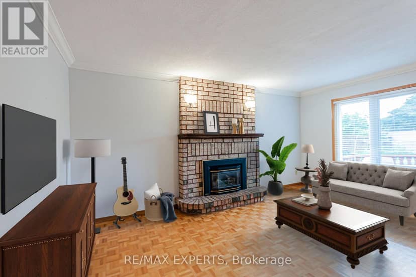 1343 Greenwood Crescent — photo 14 of 40