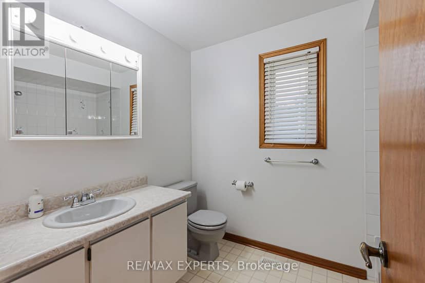 1343 Greenwood Crescent — photo 24 of 40