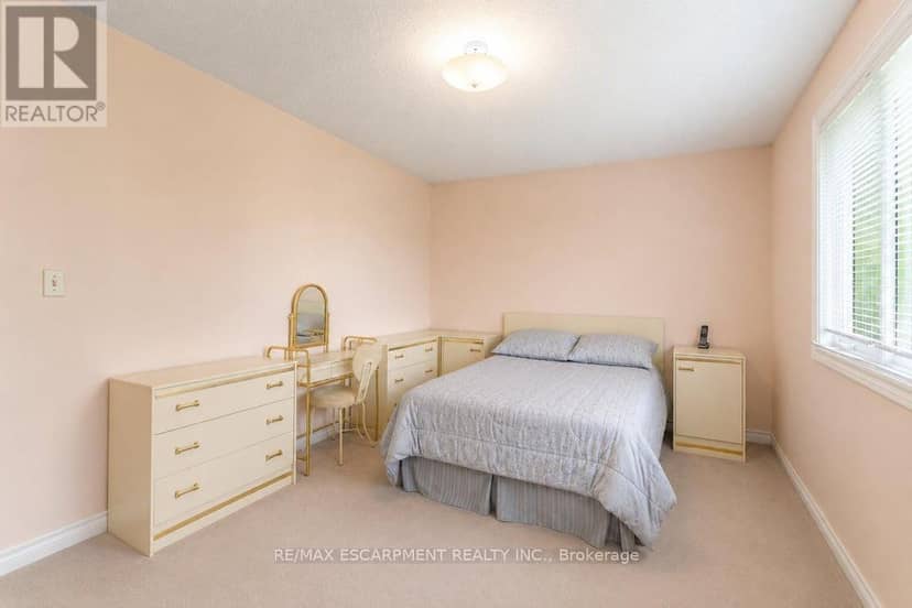 33 Maryvale Avenue — photo 19 of 34