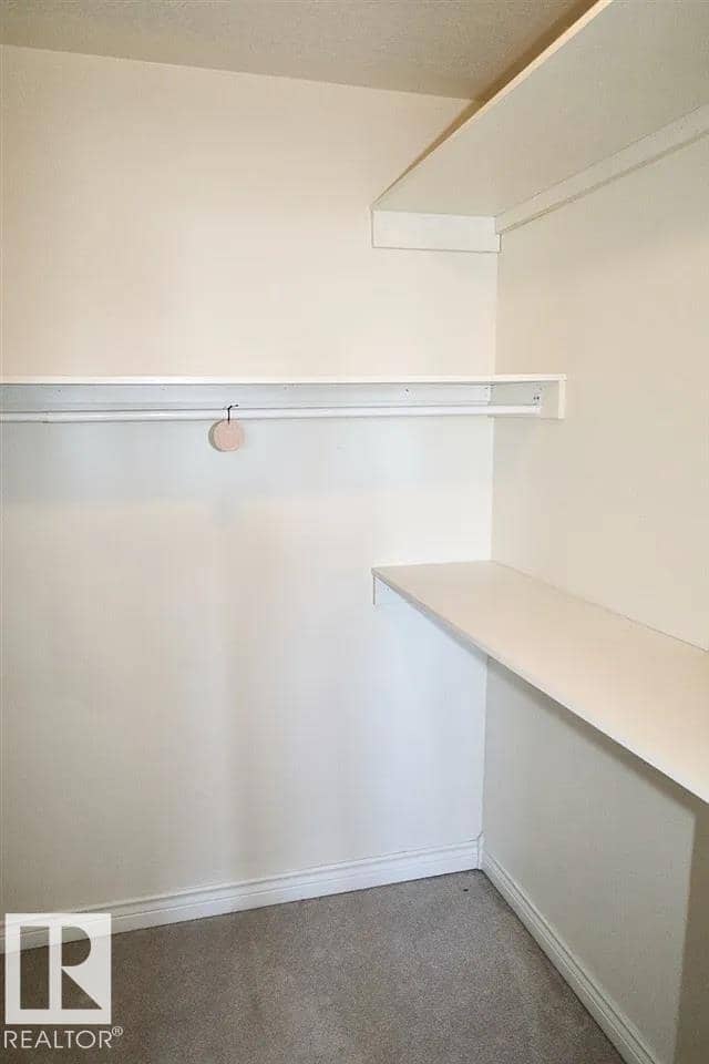 4932 48 ST — photo 25 of 40