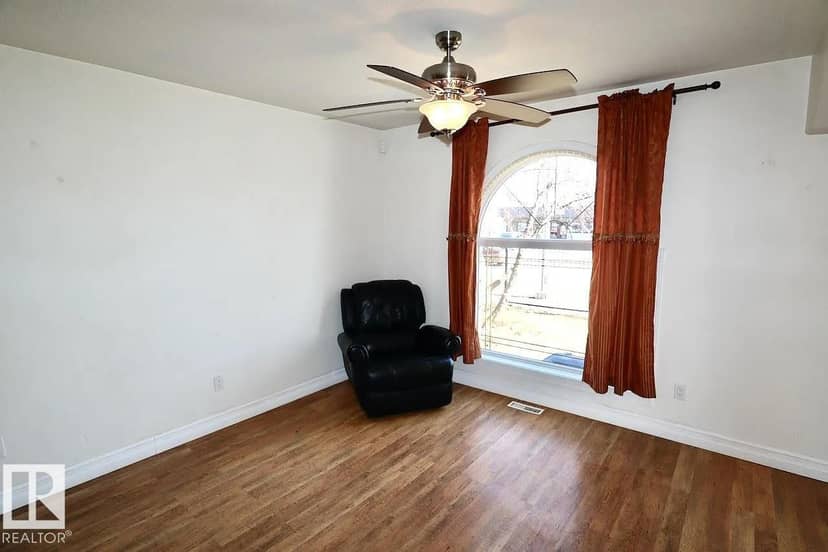 4932 48 ST — photo 27 of 40