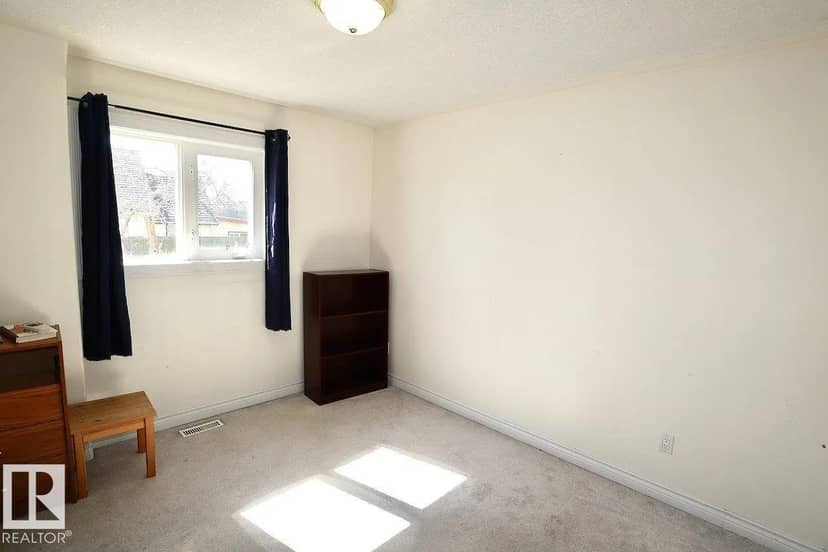 4932 48 ST — photo 35 of 40