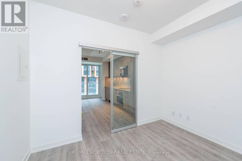 812 - 292 Verdale Crossing — photo 10 of 27
