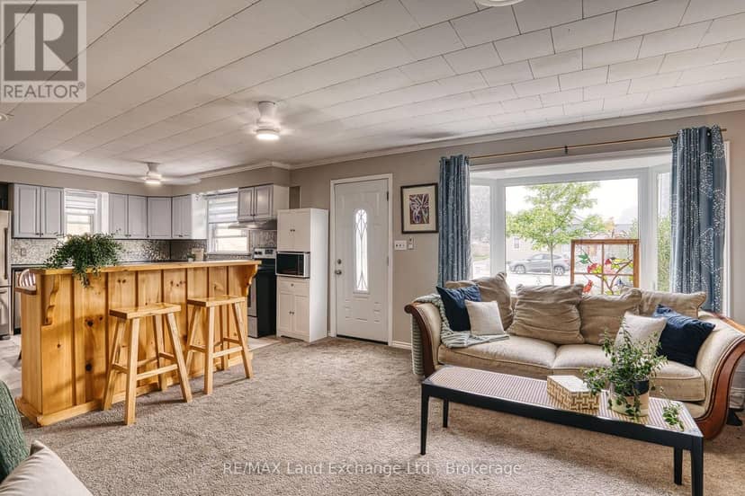 244 Clarendon Street — photo 4 of 26