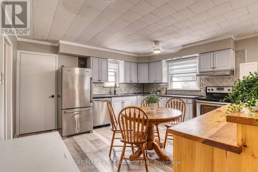 244 Clarendon Street — photo 9 of 26