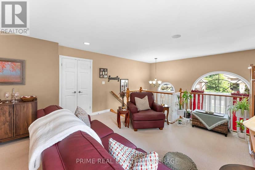 102 Ridge Street — photo 5 of 40
