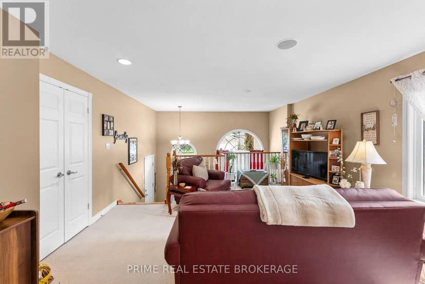 102 Ridge Street — photo 6 of 40