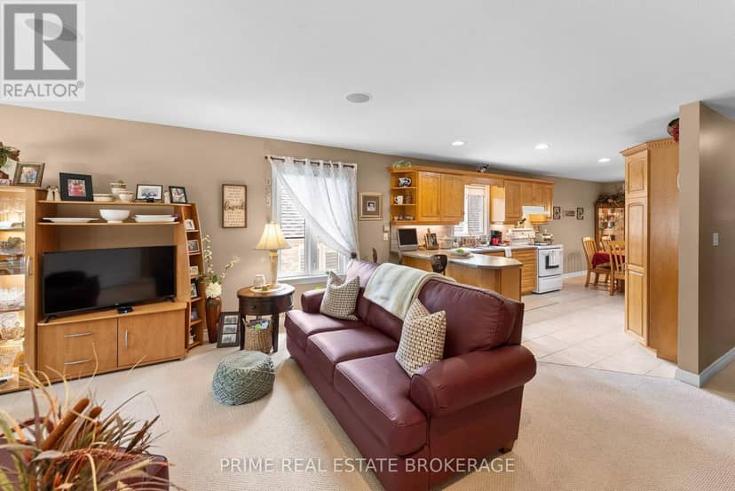 102 Ridge Street — photo 8 of 40