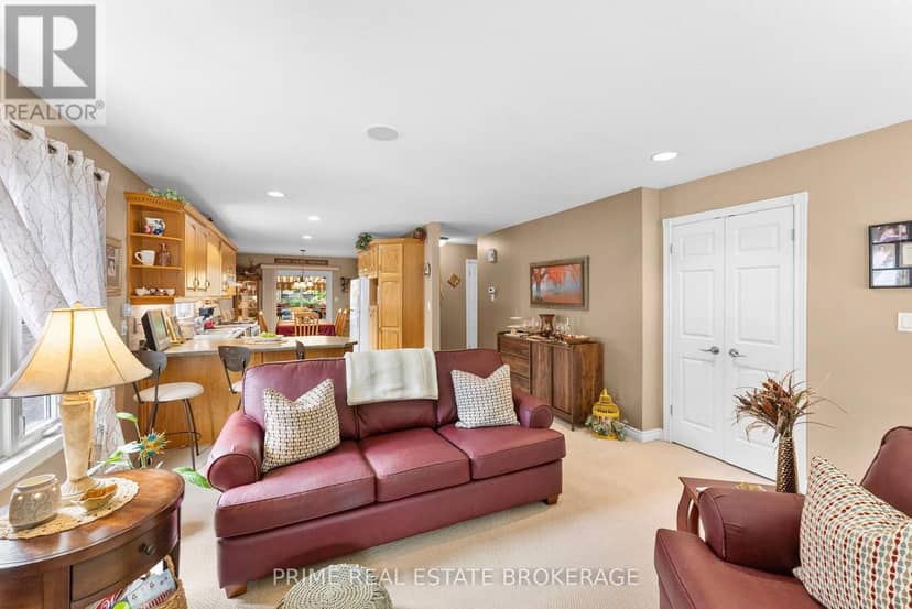 102 Ridge Street — photo 9 of 40