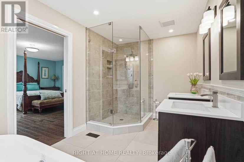 2121 Pinevalley Crescent — photo 24 of 40