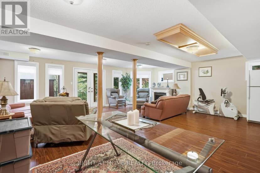2121 Pinevalley Crescent — photo 33 of 40
