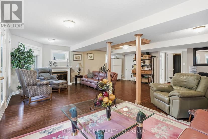 2121 Pinevalley Crescent — photo 34 of 40