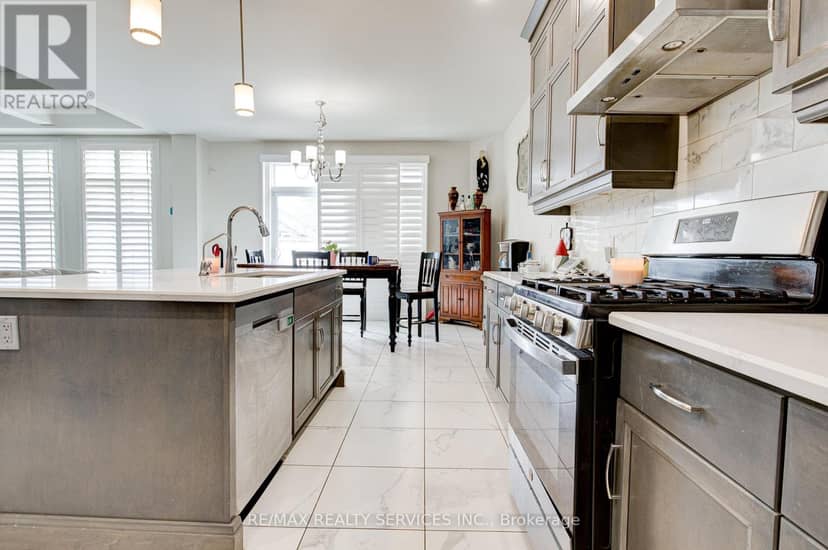 240 Tamarack Blvd Boulevard — photo 15 of 35