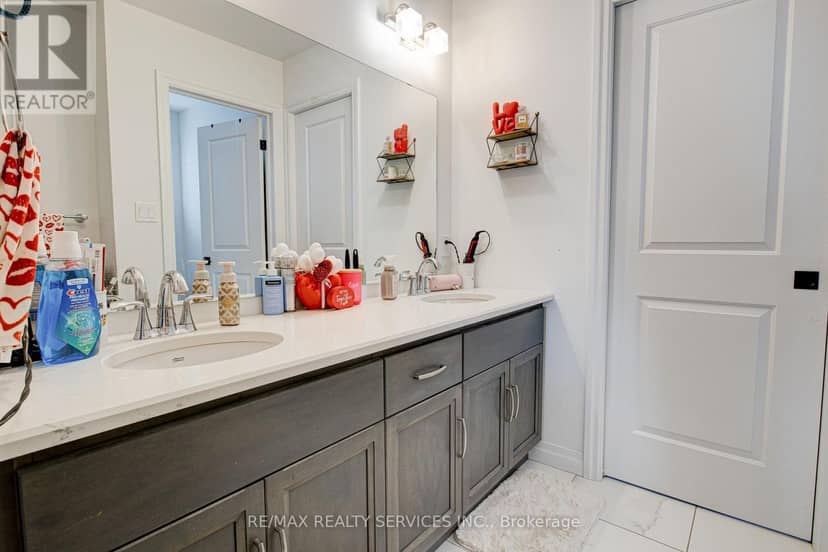 240 Tamarack Blvd Boulevard — photo 23 of 35