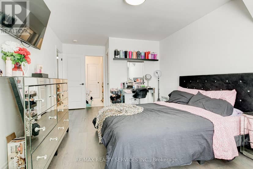 240 Tamarack Blvd Boulevard — photo 24 of 35