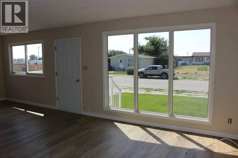 504 Centennial Avenue, Picture Butte, photo 5