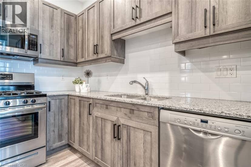 52 BARTON Street E, Hamilton, photo 2