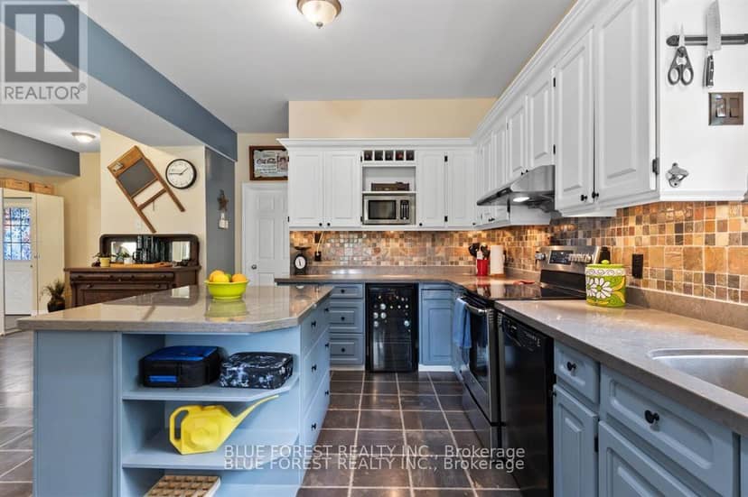 21948 Adelaide Street N, Middlesex Centre, photo 6
