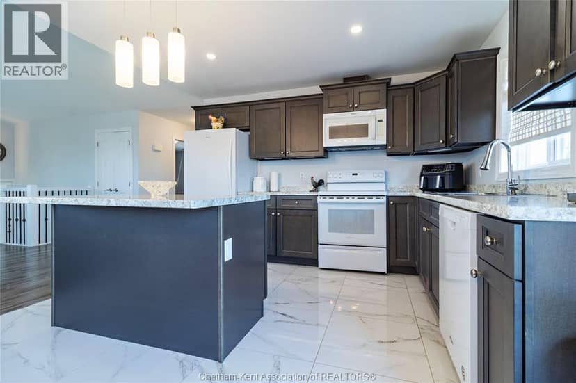 79 Blackacre CRESCENT — photo 13 of 40