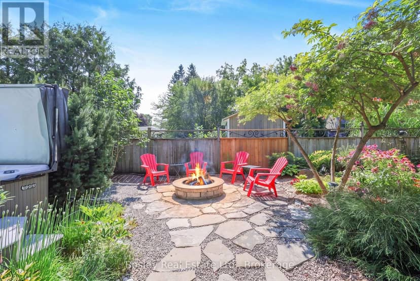 230 Napier Street — photo 23 of 33