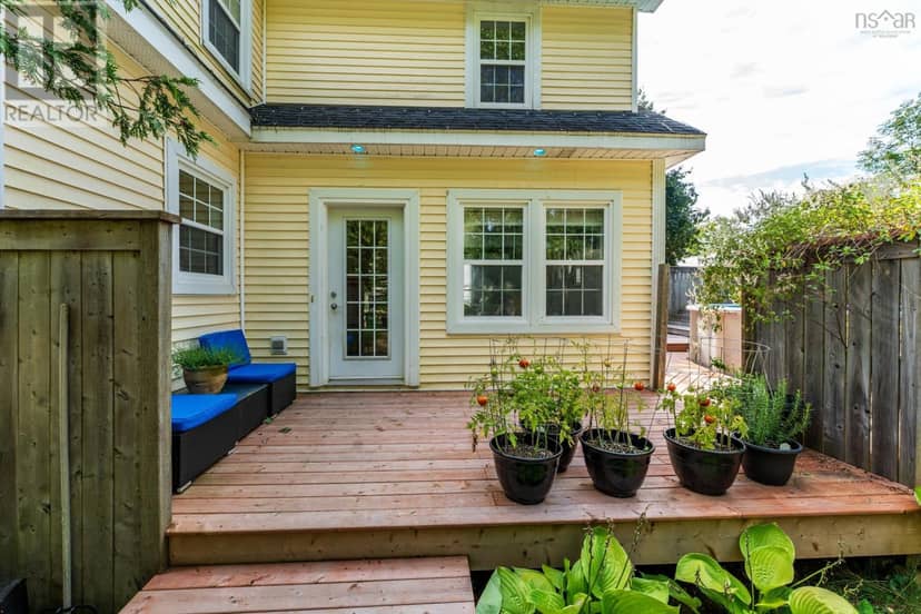 61 Connaught Avenue — photo 9 of 40