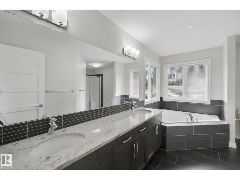 51 Vivian Wy — photo 26 of 40