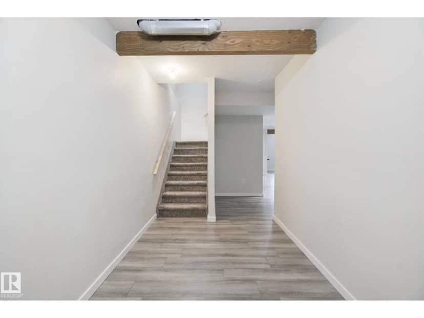 51 Vivian Wy — photo 35 of 40