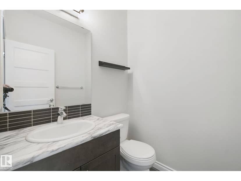 51 Vivian Wy — photo 19 of 40