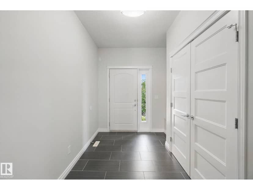 51 Vivian Wy — photo 15 of 40