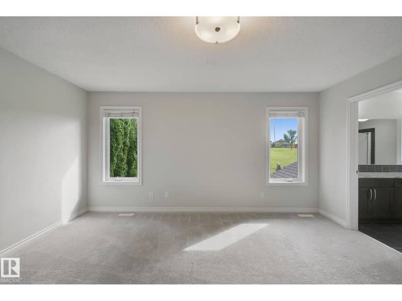 51 Vivian Wy — photo 23 of 40