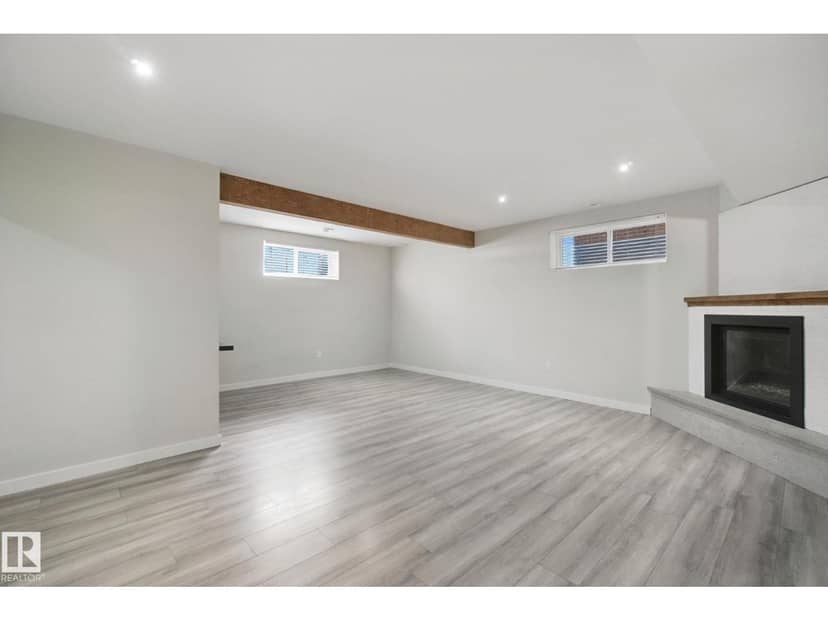 51 Vivian Wy — photo 37 of 40