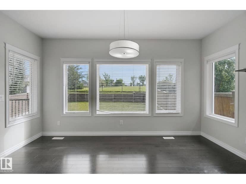 51 Vivian Wy — photo 10 of 40
