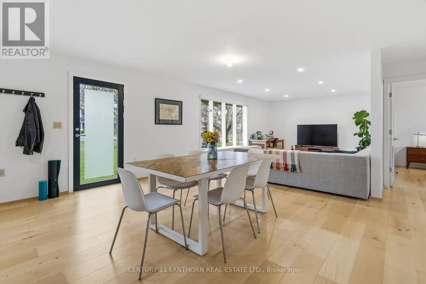 425 Bloomfield Main Street — photo 5 of 23