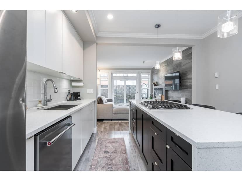 11 16488 64 AVENUE, Surrey, photo 2