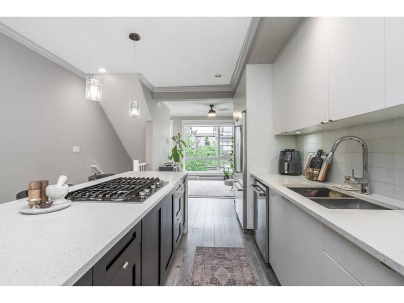 11 16488 64 AVENUE, Surrey, photo 3