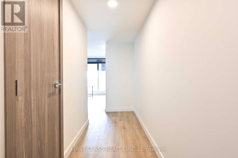 3907 - 38 Widmer Street — photo 15 of 26