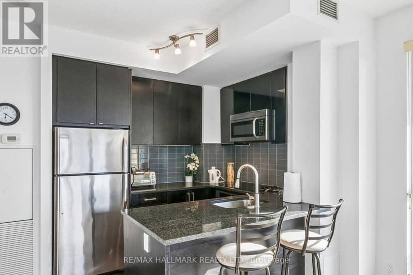 1212 - 98 Lillian Street — photo 15 of 40