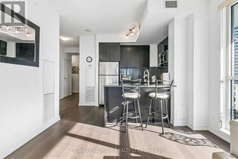 1212 - 98 Lillian Street — photo 4 of 40