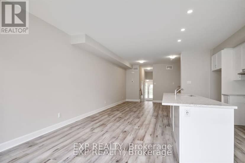 18 Reynolds Avenue — photo 2 of 24