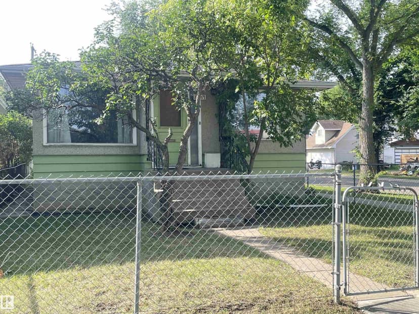8759 81 AV NW, Edmonton