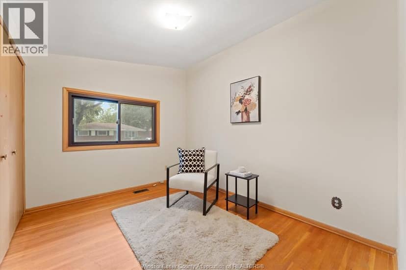 4339 Ashfield Crescent — photo 13 of 26