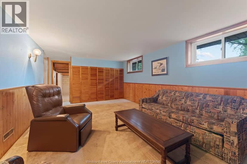 4339 Ashfield Crescent — photo 18 of 26