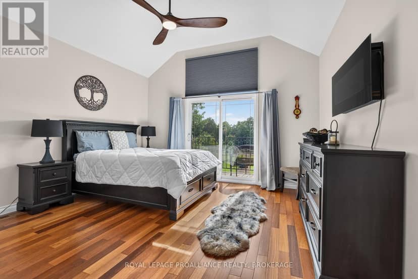 27 Collins Drive — photo 18 of 40