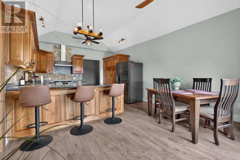 27 Collins Drive — photo 12 of 40