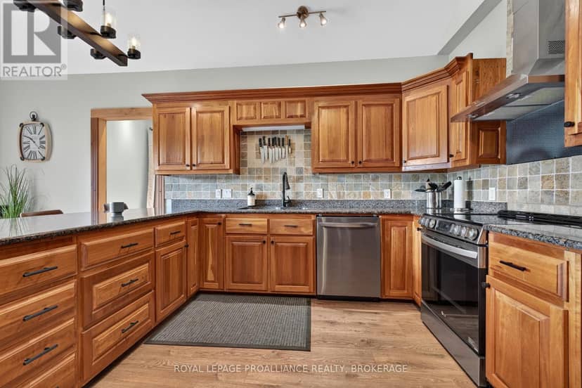 27 Collins Drive — photo 10 of 40