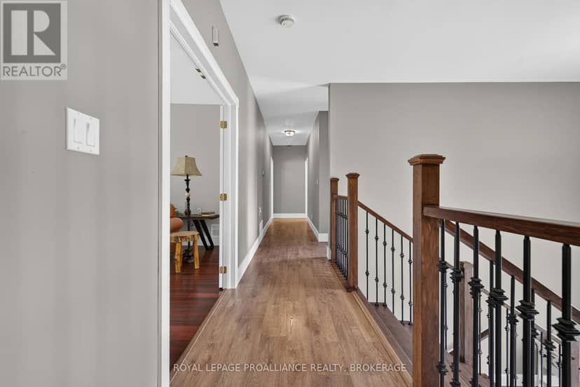 27 Collins Drive — photo 17 of 40