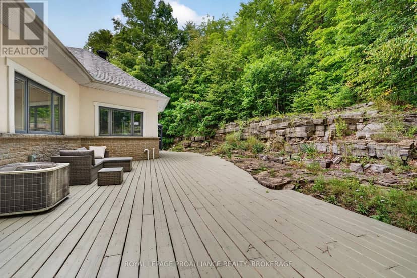 27 Collins Drive — photo 33 of 40